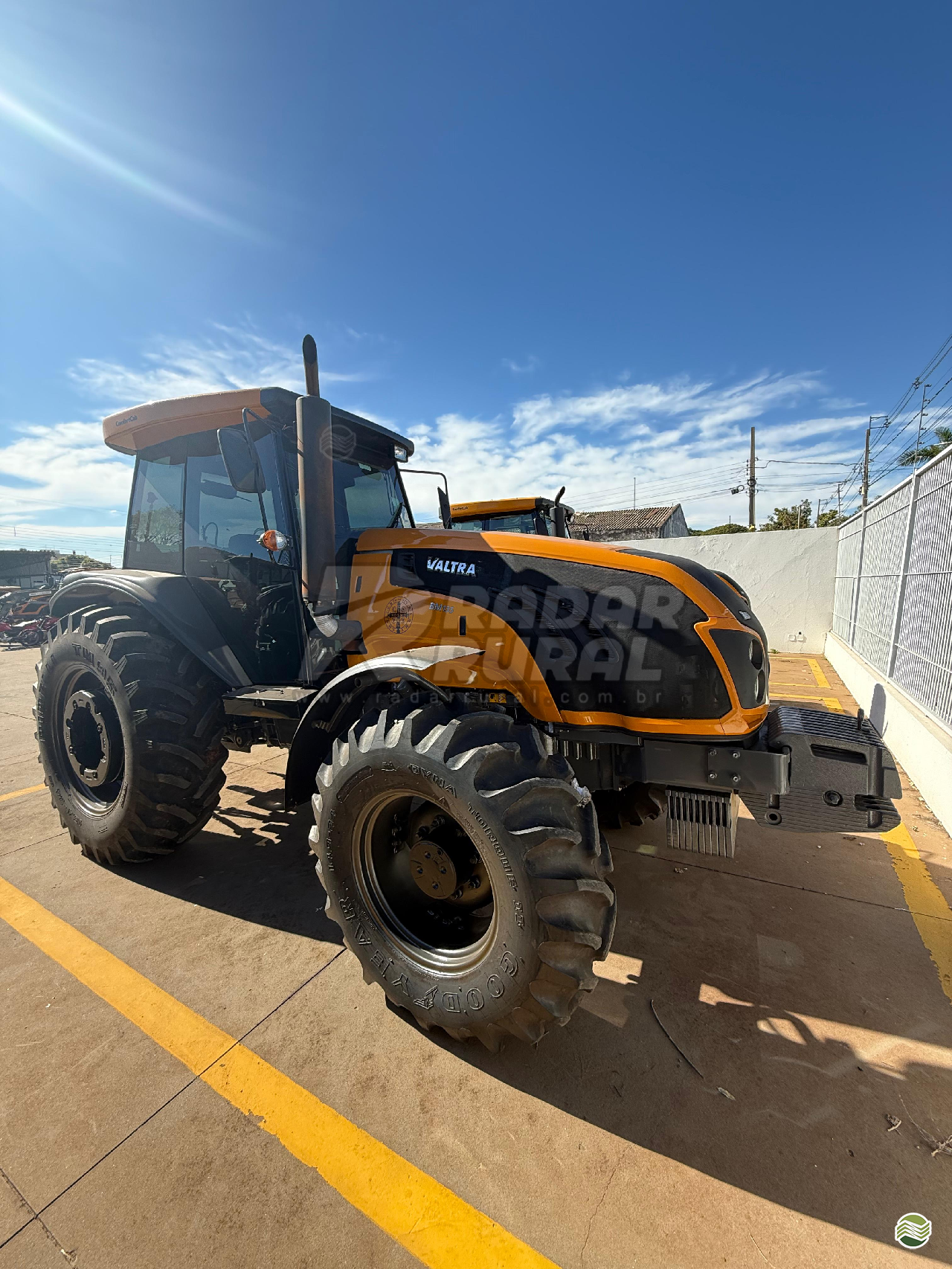 TRATOR VALTRA VALTRA BM 135 Tração 4x4 Radar Rural VERA CRUZ SÃO PAULO SP